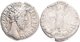 Commodus 186-187 CE, Denarius RIC 157 Silver 2,17g 16 mm mint Roma
VF