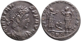 Constantinus II. 337-350 AE4, Trier Treveri 347-348 AD Obv. CONSTAN-S P F AVG, pearl-diademed and cuirassed bust right., Rev. VICTORIAE DD AVGGQ NN, t...