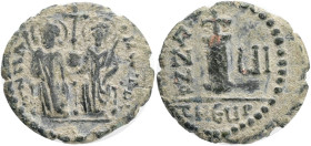 Justin II, with Sophia. 565-578. Æ decanummium.Obv.: Justin and Sophia seated facing on double throne, each holding scepter and together holding betwe...
