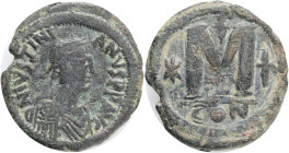 Justinianus I (527-565) AE Follis,Constantinople . Obv.: D N IVSTINIANVS PP AVG, diademed, draped and cuirassed bust r., Rev: large M between star and...