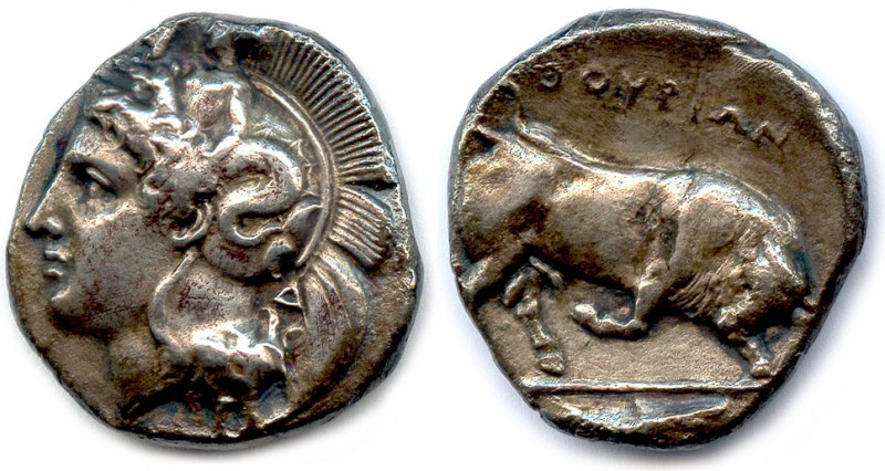 LUCANIE - THURIUM 400-350
Tête d’Athéna à gauche, coiffée d’un casque orné du mo...