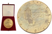 Grande médaille « de table » en bronze doré à l’or fin représentant Charles DE GAULLE Président de la République.