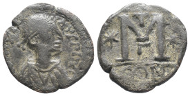 Justin I (518-527). Æ 40 Nummi (28mm, 14.87g). Constantinople. Diademed, draped and cuirassed bust r. R/ Large M; star to l. and r., cross above; Γ/CO...