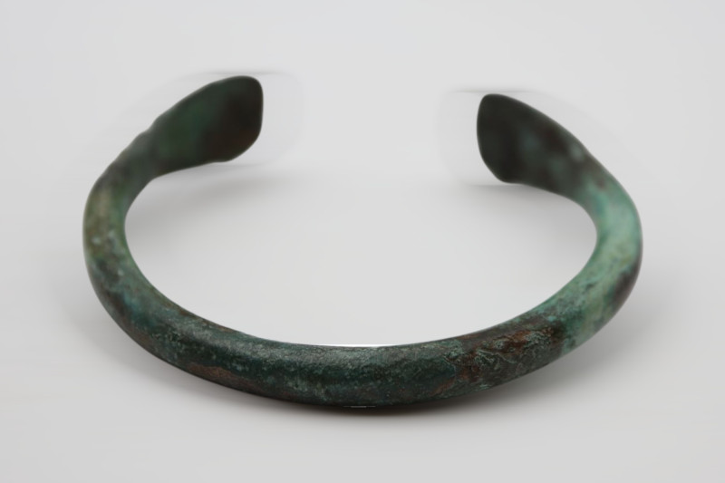A solid bronze bracelet with O sectioned band and decorated ends, olive green -g...