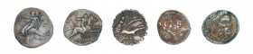36 antike Münzen. Dabei 16 römische Denare ab Republik und Augustus, 7 süditalienische Statere (Tarent) sowie 13 römische Bronzemünzen.