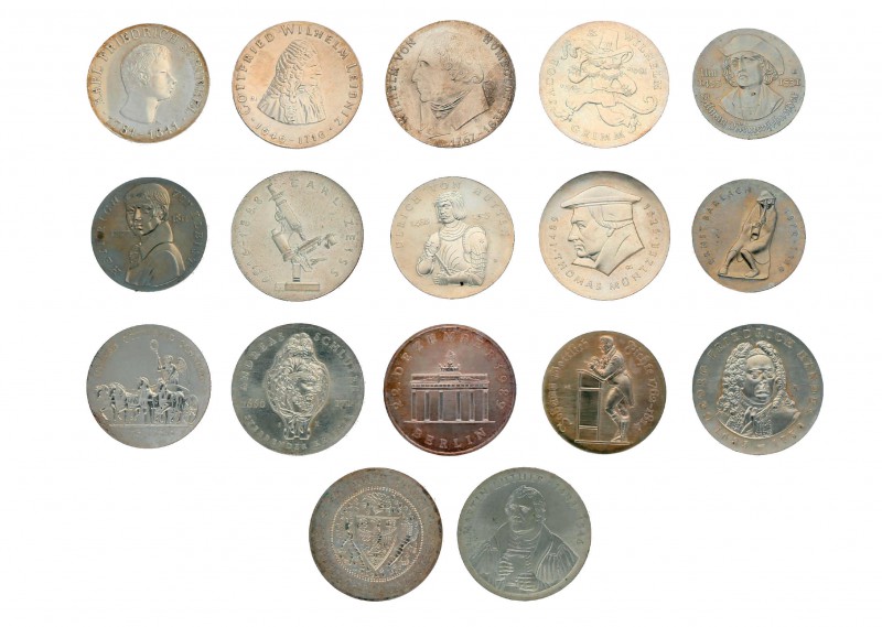 Komplette Sammlung DDR mit 123 Münzen ab 1966 bis 1990 von 5 Mark bis 20 Mark in...