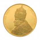 Johannes XXIII., 1958-1963. Goldmedaille 1962, herausgegeben anläßlich des II. Ökumenischen Vatikanischen Konzils. Brustbild mit Tiara l.//Friedenstau...