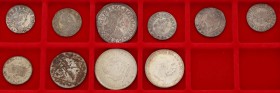 Umfangreiche Partie mit ca. 400 Kleinmünzen Europa in alten Sammlertütchen untergebracht in einer alten Sammlerbox. Beginnend ab dem Römischen Reich b...