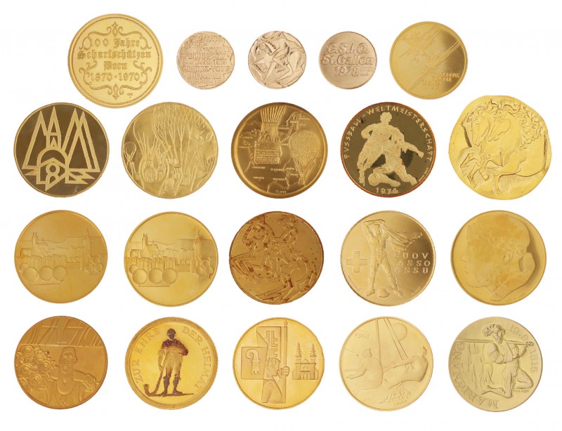 Kleine Partie mit 20 Goldmedaillen der Schweiz, meist zum Thema Sport. Dabei unt...