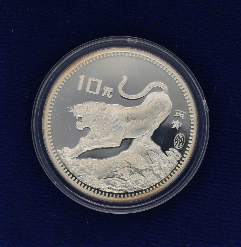 Kleine Partie Münzen mit dabei 1/10 Unze Gold China Panda 1987 sowie 10 Yuan Chi...