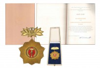Vaterländischer Verdienstorden in Gold mit der Ehrenspange (seit 1964), 1. Ausführung (900/000er-Gold - 1964-1973), 900/000er-Gold, tlw. emailliert, a...