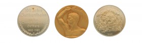 30 Goldmedaillen alle Welt. Dabei Medaillen mit Bezug zu Kennedy oder 100 
Jahre Gotthardbahn. Zusammen ca. 598 g.f.