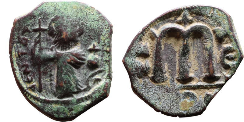 Constans II (641-668) Follis. Obverse: Imperial figure holding cross and globus ...