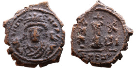 Maurice Tiberius (582-602)  Decanummium Obverse: Crowned bust facing, wearing consular robes, holding mappa and eagle-tipped scepter , Reverse: Large ...