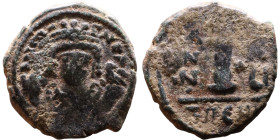 Maurice Tiberius (582-602)  Decanummium Obverse: Crowned bust facing, wearing consular robes, holding mappa and eagle-tipped scepter , Reverse: Large ...