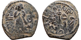 al-Malik ibn Marwan (687-705) Follis. Obverse: Standing caliph Reverse: Modified cross potent set on steps