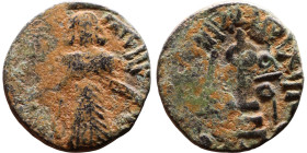al-Malik ibn Marwan (687-705) Follis. Obverse: Standing caliph Reverse: Modified cross potent set on steps