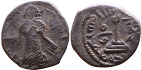 al-Malik ibn Marwan (687-705) Follis. Obverse: Standing caliph Reverse: Modified cross potent set on steps