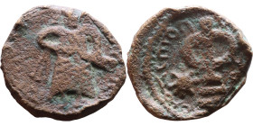 al-Malik ibn Marwan (687-705) Follis. Obverse: Standing caliph Reverse: Modified cross potent set on steps