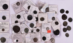 Antike: Kleines Konvolut von circa 50 Münzen in Silber und Bronze, meist Römische Kaiserzeit, Silber Denare, Æ-Sesterze, Antoniniane, Follis, auch Pro...