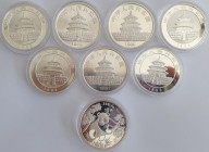 China - Volksrepublik: 8 x 1 OZ China Silber Panda, dabei die Jahrgänge 1989-1995 in st und 1992 in PP, teils leicht angelaufen.
 [differenzbesteuert...