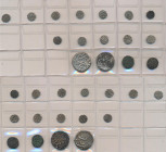 Indien: Alt-Indien: 12 kleine ”Islamic Silver Dirhams”, nicht näher bestimmt, eine Fundgrube für den Experten. Dabei noch 4 weitere Münzen, total 16 M...
