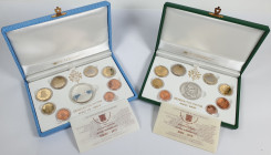 Vatikan: Lot 2 x Kursmünzensatz (KMS) aus dem Vatikan 2010 und 2012. Je 1 c - 2 Euro Umlaufmünzen plus Silbermedaille / 20€ Silbermünze. Beide in orig...