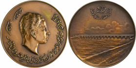 Medaillen alle Welt: Irak, Faisal II. 1953-1958: Bronzemedaille 1956 von Huguenin, 60,2 mm, 94,4 g, im Originaletui (leicht bestoßen), vorzüglich.
 [...