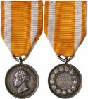 Orden & Ehrenzeichen: Preußen: Verdienst-Medaille (1872) für Rettung aus Gefahr, avers Rosette aus sechs zusammenhängenden Kügelchen, Silber, feine Pa...