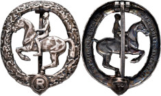 Orden & Ehrenzeichen: Drittes Reich: Deutsches Reiterzeichen, 2. Klasse Silber, hohlgeprägt, innen Hersteller L. CHR. LAUER ..., an flacher Nadel, get...