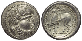 Ostkelten. Transsilvanien. Typ 'B-Reiter'.

 Tetradrachme (Silber). 2. Jhdt. v. Chr.
Vs: Stilisierter Kopf mit Lorbeerkranz rechts.
Rs: Stilisiert...