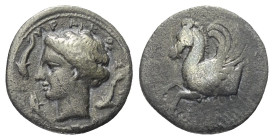 Sizilien. Syrakus. Timoleon und 3. Demokratie (343 - 317 v. Chr.).

 Hemidrachme (Silber).
Vs: Weiblicher Kopf links; in den Feldern drei Delfine....