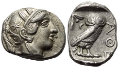 Attika. Athen.

 Tetradrachme (Silber). Ca. 454 - 404 v. Chr.
Vs: Kopf der Athena mit ölzweiggeschmücktem attischem Helm, Ohranhänger und Halskette...