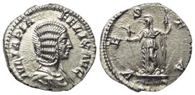 Iulia Domna (gest. 217 n. Chr.).

 Denar (Silber). 213 n. Chr. Rom.
Vs: IVLIA PIA FELIX AVG. Drapierte Büste rechts.
Rs: VESTA. Vesta mit Palladiu...