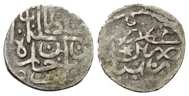 Osmanen. Süleyman I. (926 - 974 H. / 1520 - 1566).

 Akce (Silber). Ohne Jahr. Zebid.
Vs: Sultan Süleyman shah bin Selim shah.
Rs: Azze nasrühü du...