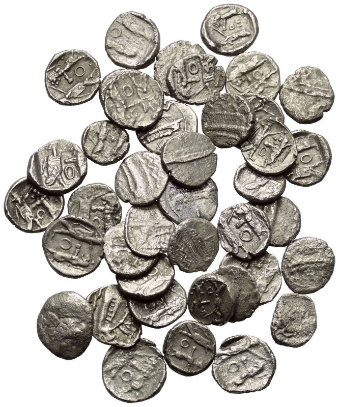 Griechische Münzen - Lots.


Phönikien.

Lot (40 Stück, Silber): Obole; Ca....