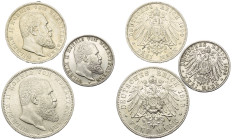 Deutschland - Lots.


Deutschland nach 1871. Kaiserreich. 
Württemberg. 
Wilhelm II. (1891 - 1918).

Lot (3 Stück, Silber): 5 Mark 1913, 3 Mark...