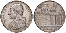 Gregorio XVI (1831-1846) Medaglia 1835 An. V - Opus: G. Girometti - Bart. E835; Patr. 36 AG (g 32,96 - Ø 43 mm) R Tutela dei monumenti antichi. Second...