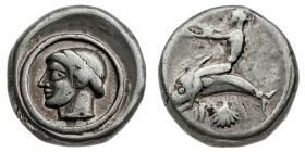 Monete Greche
Taranto - Nomos databile al periodo 470-450 a.C. - Diritto: Pahalantos in groppa al delfino verso sinistra allunga entrambe le braccia;...