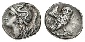 Monete Greche
Taranto - Dracma databile al periodo 281-272 a.C. - Diritto: testa elmata di Atena a sinistra - Rovescio: civetta di fronte ad ali spie...