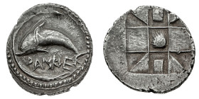 Monete Greche
Messana (Zancle) - Dracma databile al periodo 500-495 a.C. - Diritto: delfino a sinistra - Rovescio: conchiglia entro nove quadrati par...