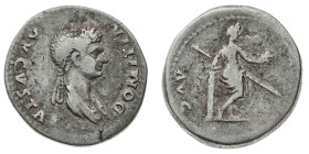 Monete Romane Imperiali
Cistoforo al nome e con l'effigie di Domizia, moglie dell'Imperatore, databile all' 82 d.C. - Zecca: Efeso - Diritto: busto d...