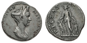 Monete Romane Imperiali
Denario al nome e con l'effigie di Matidia, nipote dell'Imperatore - Zecca: Roma - Diritto: busto diademato e drappeggiato di...