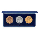 Medaglie

Medaglie Italiane

Repubblica Italiana - Trittico delle medaglie 1971 commemorative del 90° anniversario della nascita di Alcide De Gasp...