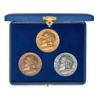 Medaglie

Medaglie Italiane

Repubblica Italiana - Trittico delle medaglie 1974 commemorative del bicentenario della nascita del Beato Stefano Bel...