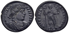 JOVIAN (363-364). Double Maiorina. Thessalonica.

Obv: D N IOVIANVS P F P P AVG.
Diademed, draped and cuirassed bust right .
Rev: VICTORIA ROMANORVM /...