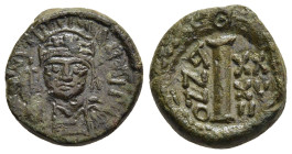 JUSTINIAN I (527-565). Decanummium. Ravenna mint. Dated RY 37 (563/4).

Obv: Helmeted and cuirassed bust facing, holding globus cruciger and shield de...