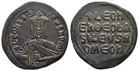 LEO VI THE WISE (886-912). Follis. Constantinople.

Obv: + LЄOҺ ЬASILЄVS ROM'.
Crowned facing bust, holding akakia.
Rev: + LЄOҺ / ЄҺ ӨЄO ЬA / SILЄVS R...