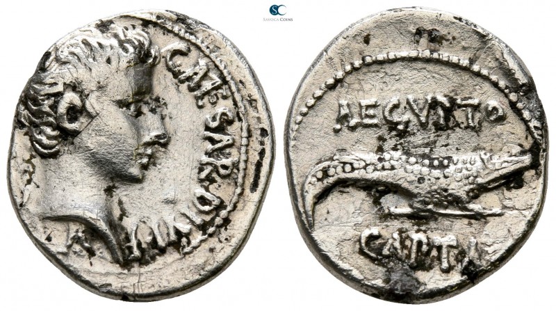 Augustus 27 BC-AD 14. Uncertain mint
Denarius AR

19mm., 3,16g.

CAESAR DIV...