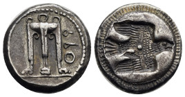 Bruttium. Croton. Stater. Circa 480-430 BC (Silver, 20.33 mm, 8.14 g). [koppa]PO retrograde, Tripod with legs ending in lion's paws. Rev. Eagle flying...